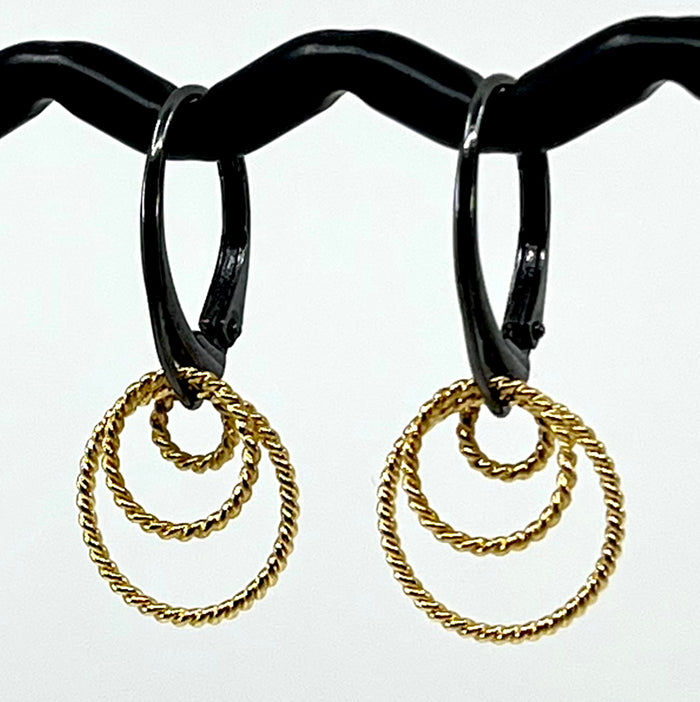 twist earring voz