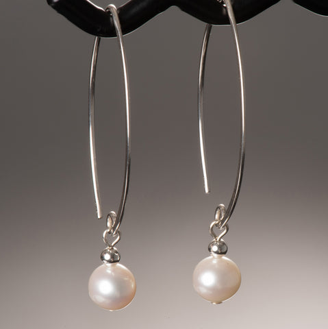 white pearl curve earring
